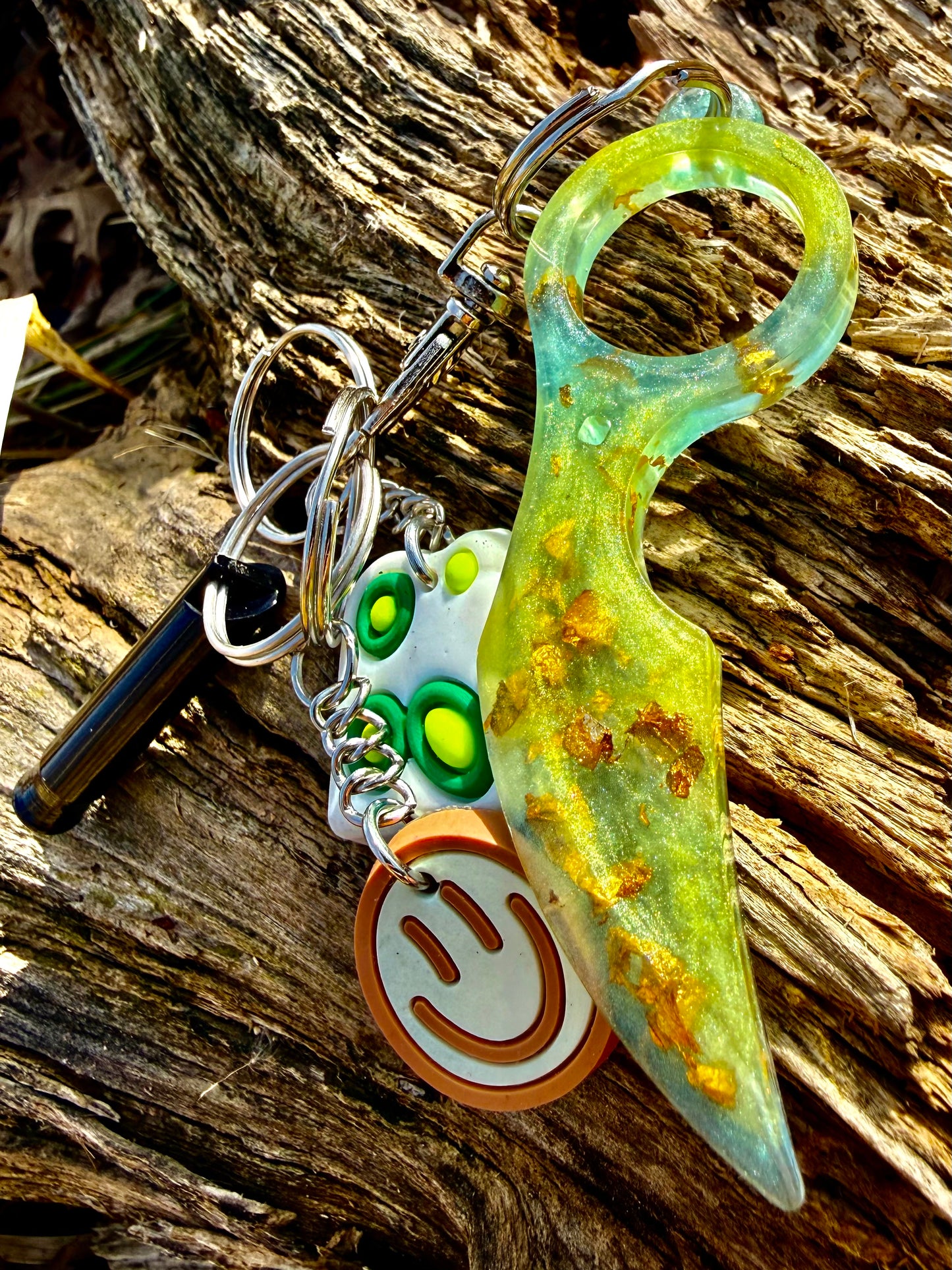 ✨ Golden Veil Resin Keychain ✨